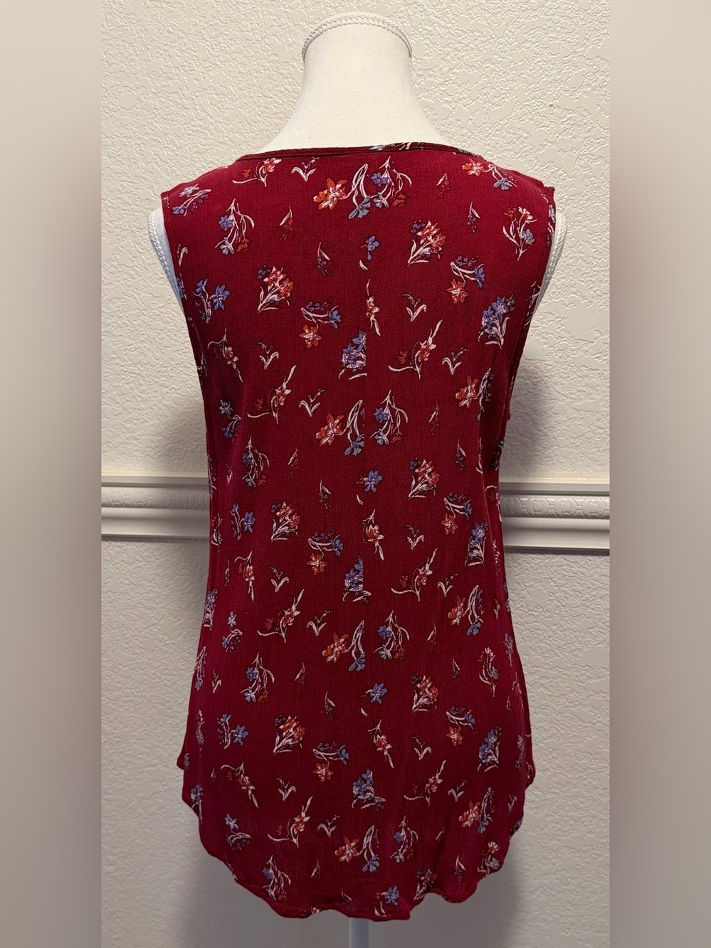 Daytrip Burgundy Floral Crisscross Crochet Lace Sleeveless Boho Top - Picture 7 of 7